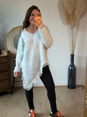 Pull asymétrique gris clair  bas dentelle – Modèle Charline