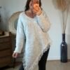 Pull asymétrique gris clair  bas dentelle – Modèle Charline