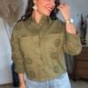 Sur chemise brodée kaki - Modèle Cassy