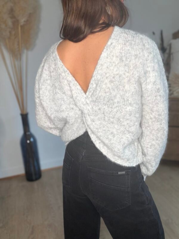 Pull réversible à noeud torsade gris clair – Modèle Orlane