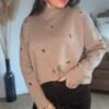 Pull taupe à cœurs métalliques– Modèle