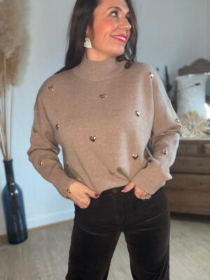 Pull taupe à cœurs métalliques– Modèle