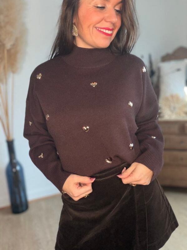 Pull marron à cœurs métalliques– Modèle