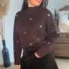Pull marron à cœurs métalliques– Modèle