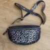 Sac banane métallisé marine  léopard – Modèle Lou