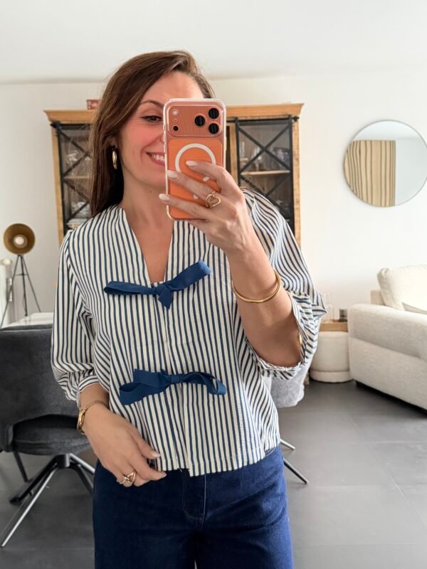Chemise rayée bleu avec noeuds - Modèle Cynthia
