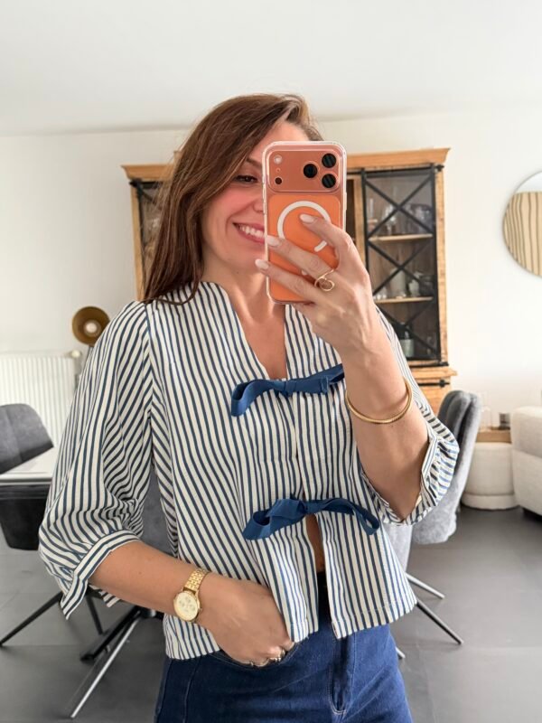 Chemise rayée bleu avec noeuds - Modèle Cynthia