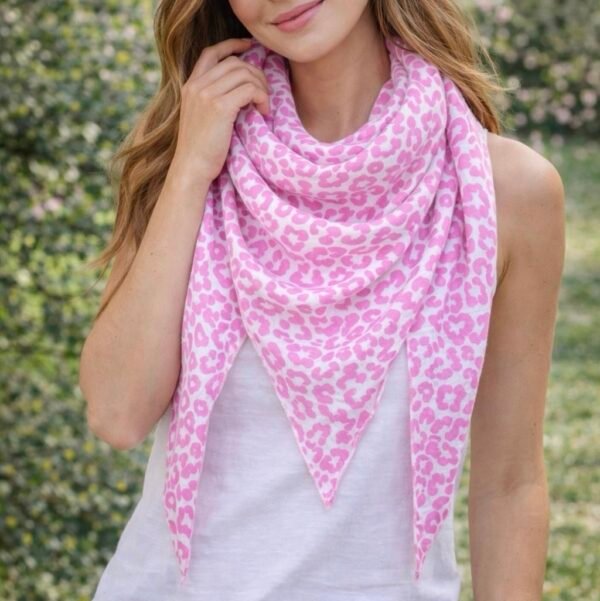 Foulard gaze de coton léopard rose - Modèle Magdalena