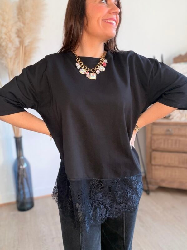 T shirt noir bas dentelle - Modèle Romance