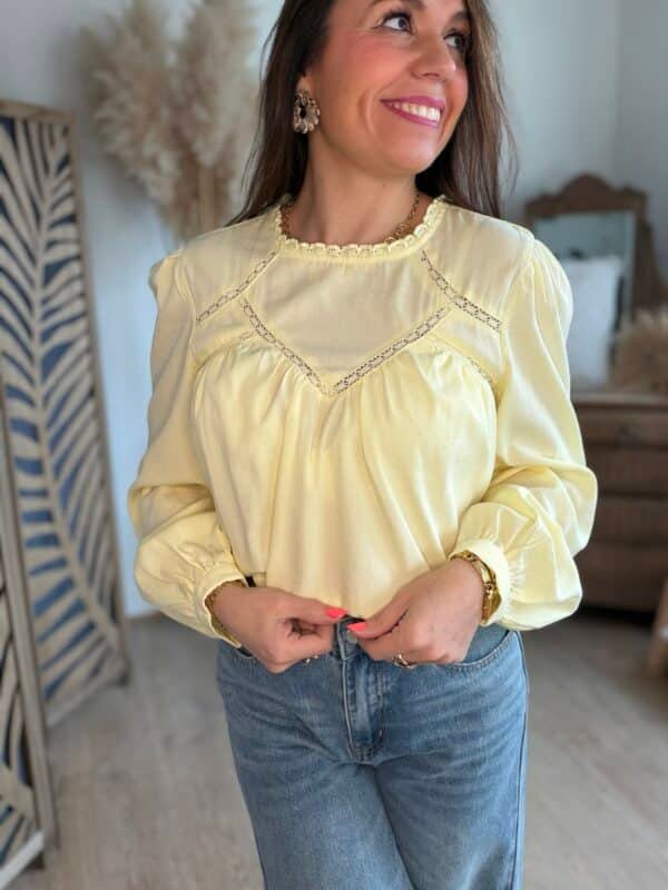 Blouse jaune avec broderie - Modèle Sisco