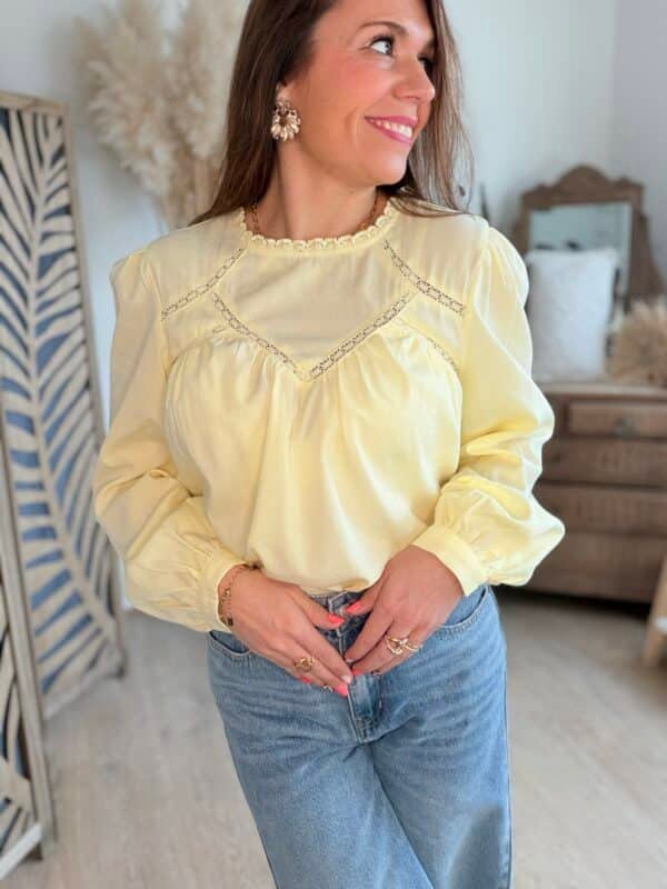 Blouse jaune avec broderie - Modèle Sisco