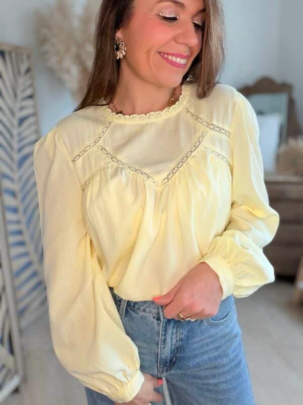 Blouse jaune avec broderie - Modèle Sisco