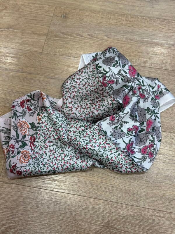 Grand foulard carré – Modèle Flora