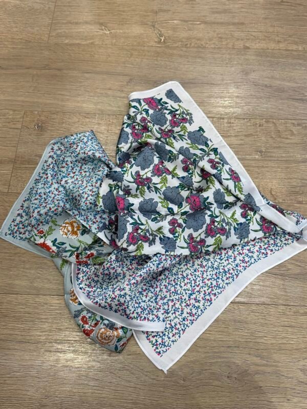Grand foulard carré – Modèle Flora