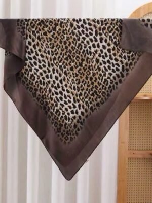 Grand foulard carré – Modèle Leona