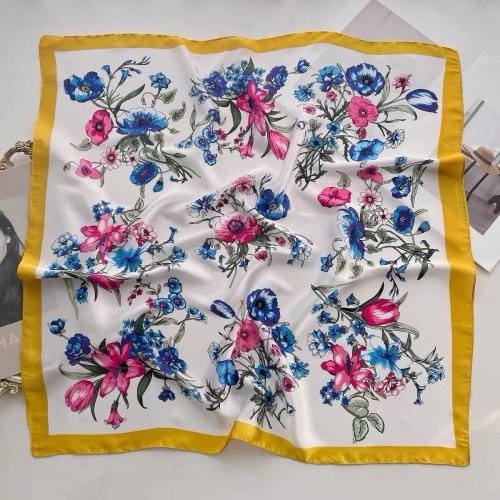 img_5851 Petit foulard carré – Modèle Florine