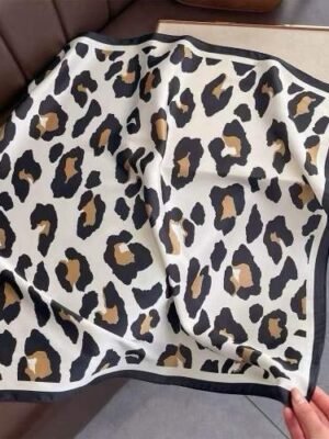 Petit foulard carré – Modèle Louna