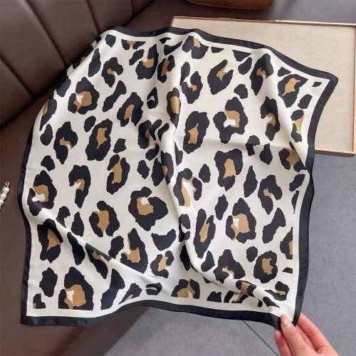 Petit foulard carré – Modèle Louna