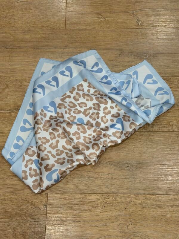 img_5864 Petit foulard carré – Modèle Lison