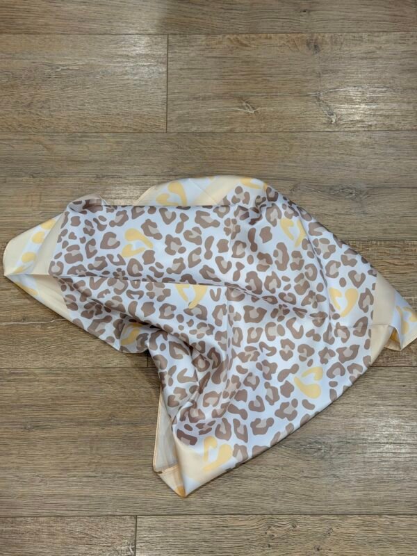 img_5865 Petit foulard carré – Modèle Lison