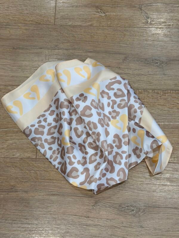 img_5866 Petit foulard carré – Modèle Lison