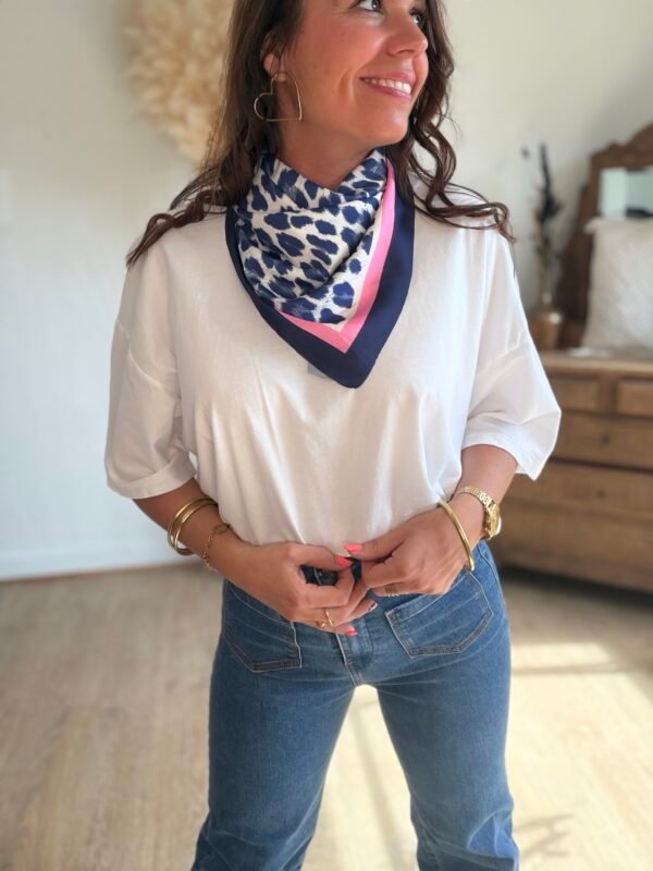 T shirt blanc avec foulard  - Modèle Satine