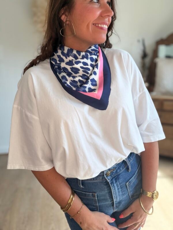 T shirt blanc avec foulard  - Modèle Satine