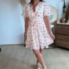 Robe courte fleurie fond blanc  - Modèle Sylvia