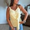 Top à noeud jaune - Modèle Carla