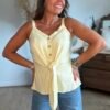 Top à noeud jaune - Modèle Carla