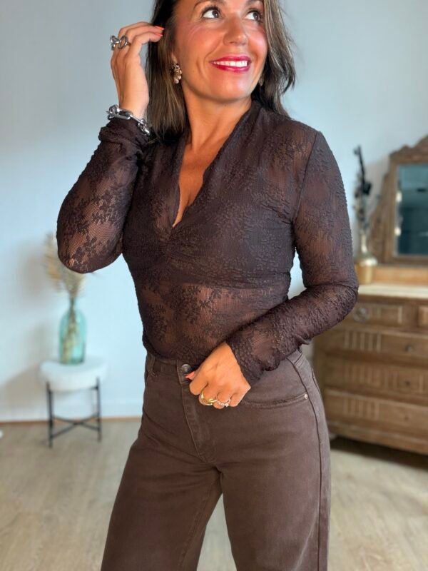 Top dentelle col V chocolat - Modèle Bertille