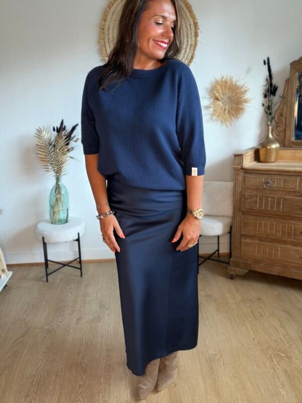 img_0434 Jupe longue Satin bleu marine - Modèle Lison