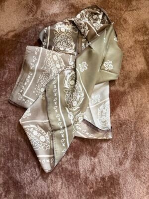 Petit foulard carré