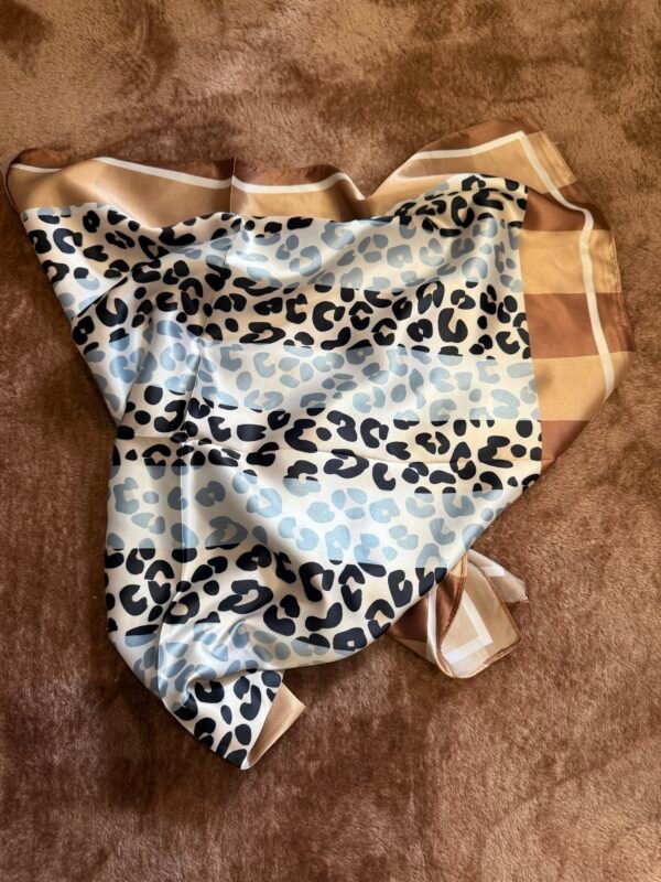 Petit foulard carré léopard camel