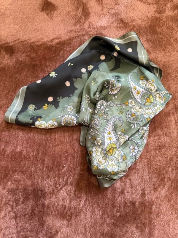 img_9649 Petit foulard carré noir kaki