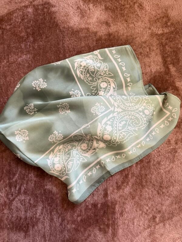 Petit foulard carré kaki