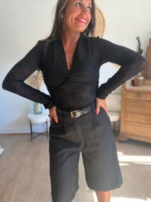 Top dentelle col V noir  - Modèle Bertille
