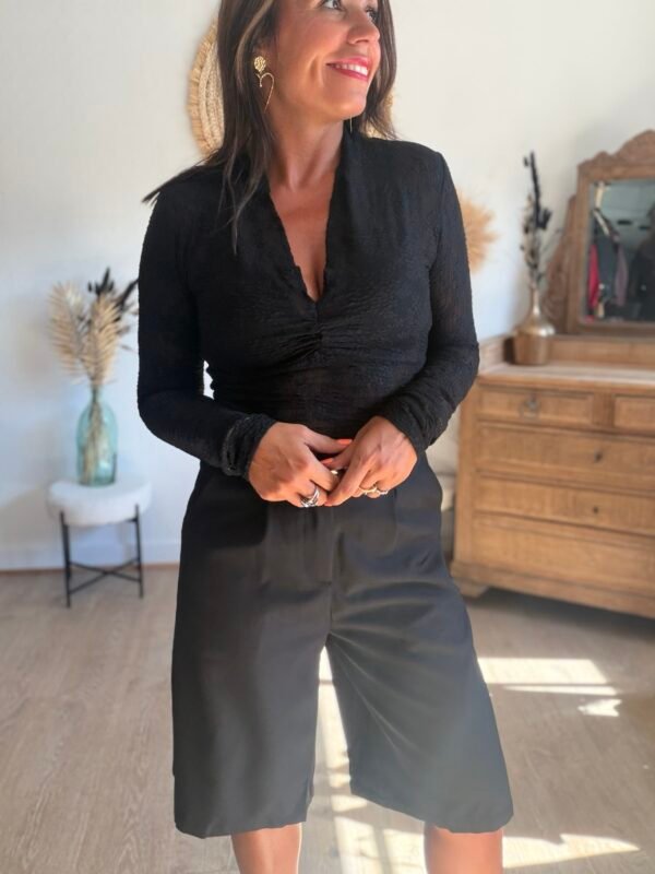 Top dentelle col V noir  - Modèle Bertille