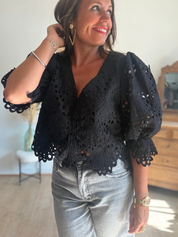 Blouse crop dentelle noir - Modèle Lana