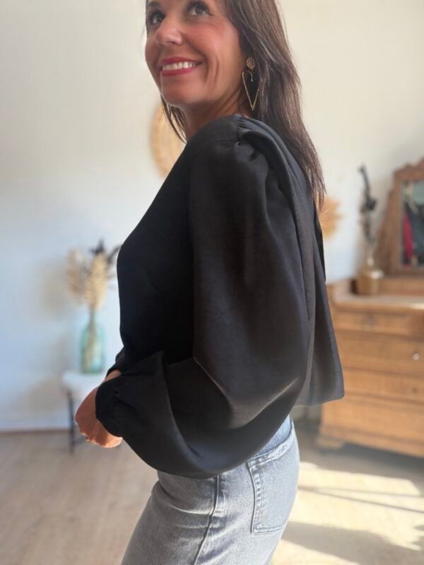 Blouse satin texturé à dos Benitier noir - Modèle Lou
