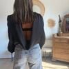 Blouse satin texturé à dos Benitier noir - Modèle Lou