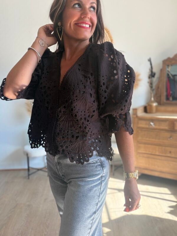 Blouse crop dentelle chocolat - Modèle Lana