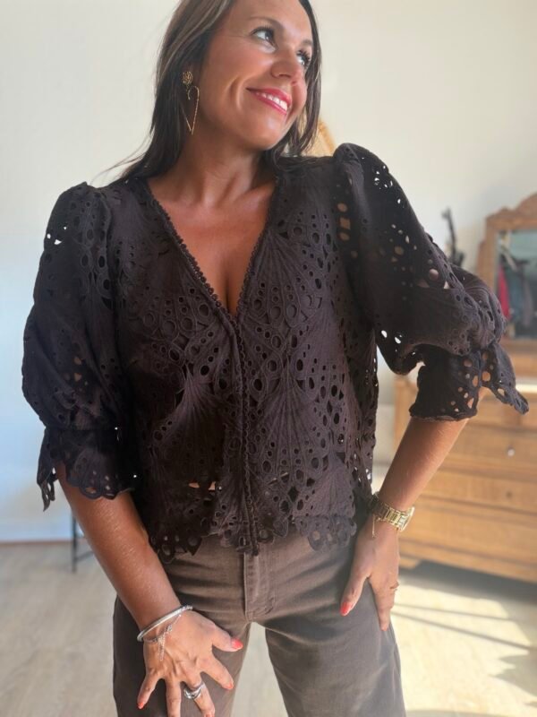 Blouse crop dentelle chocolat - Modèle Lana