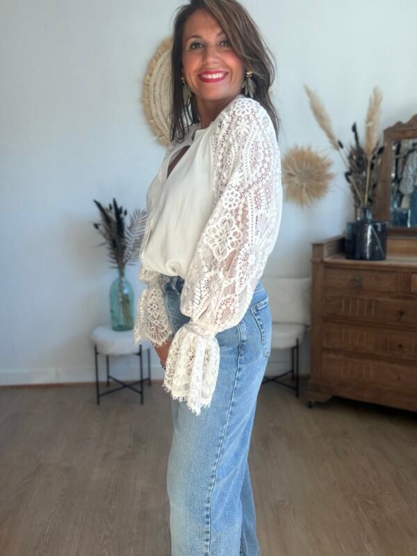 Blouse Fluide Manches en Dentelle- Modèle Saphyr