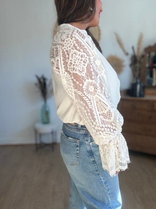 Blouse Fluide Manches en Dentelle- Modèle Saphyr