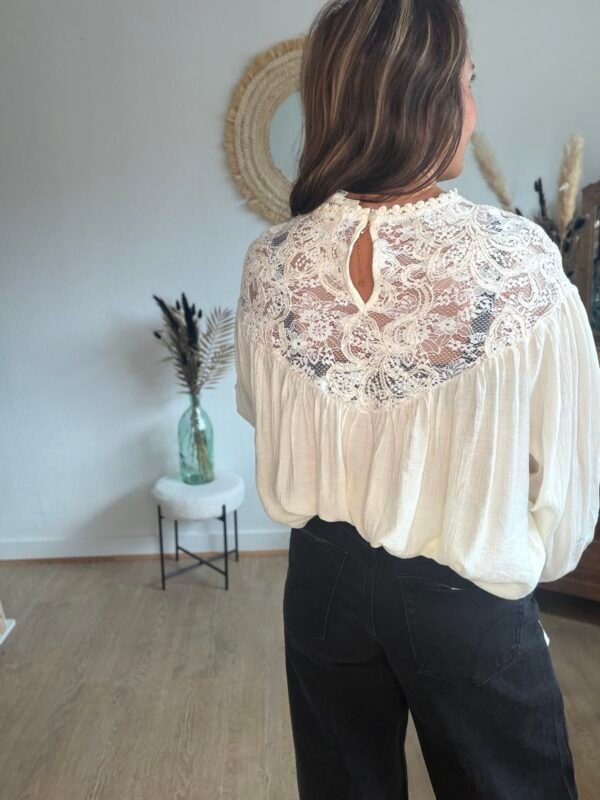 img_1645-3 Blouse écru à dentelle - Modèle Ruby