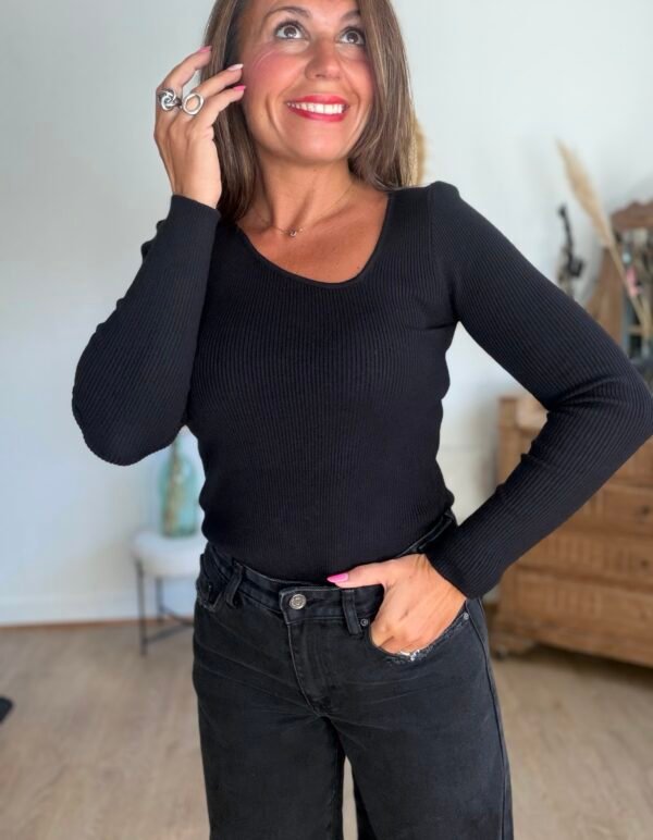 Top en maille Côtelée noir col asymétrique - Modèle Camille