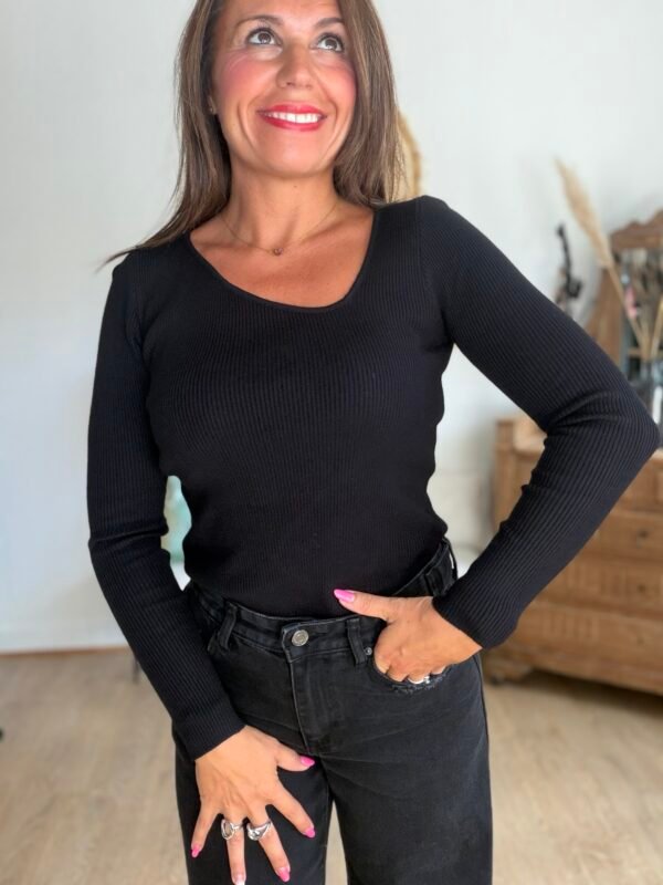 Top en maille Côtelée noir col asymétrique - Modèle Camille