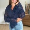 BLOUSE FLUIDE BLEU MARINE Blouse Fluide Manches en Dentelle- Modèle Saphyr