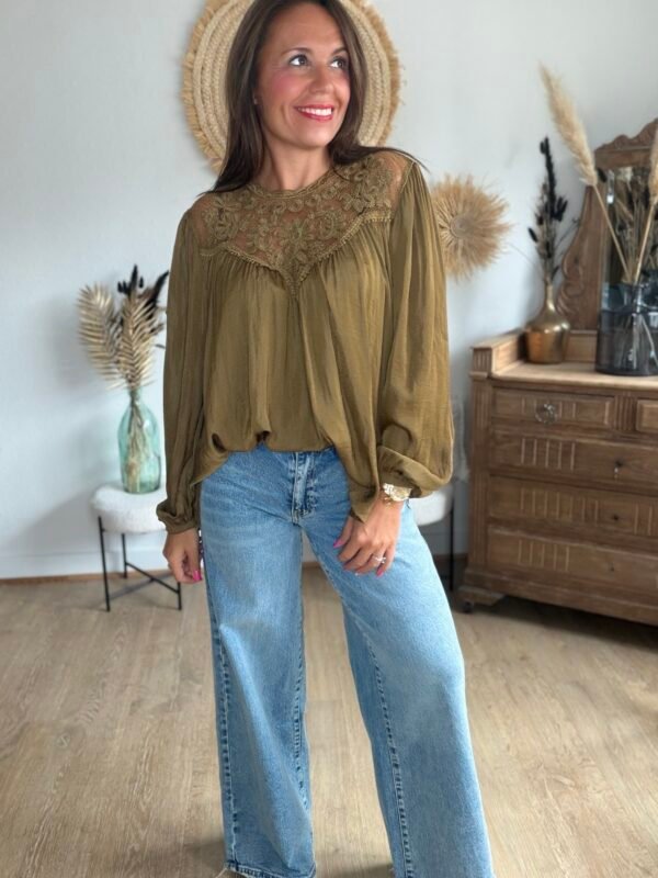 Blouse Fluide kaki & Plastron Brodé - Modèle Samy